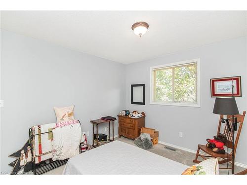 10-54 Argyle Street S, Caledonia, ON - Indoor Photo Showing Bedroom