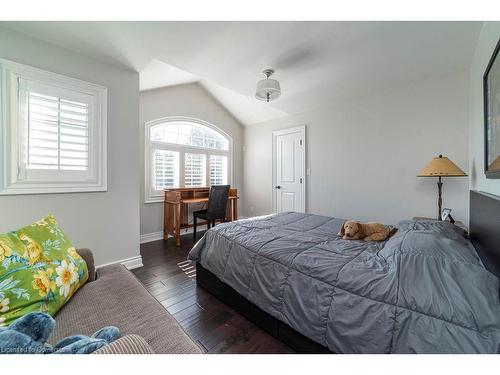 67 Alma Street, Dundas, ON - Indoor Photo Showing Bedroom