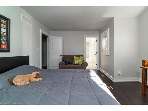 67 Alma Street, Dundas, ON - Indoor Photo Showing Bedroom