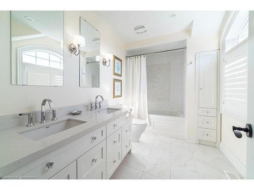 67 Alma Street, Dundas, ON - Indoor Photo Showing Bathroom