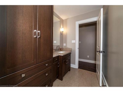 67 Alma Street, Dundas, ON - Indoor Photo Showing Bathroom