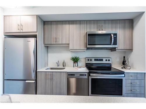 608-7711 Green Vista Gate, Niagara Falls, ON - Indoor Photo Showing Kitchen With Upgraded Kitchen