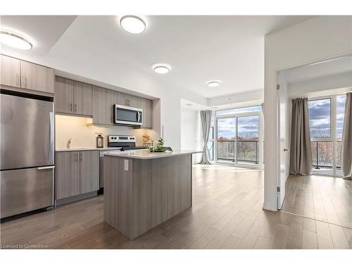 608-7711 Green Vista Gate, Niagara Falls, ON - Indoor Photo Showing Kitchen With Upgraded Kitchen