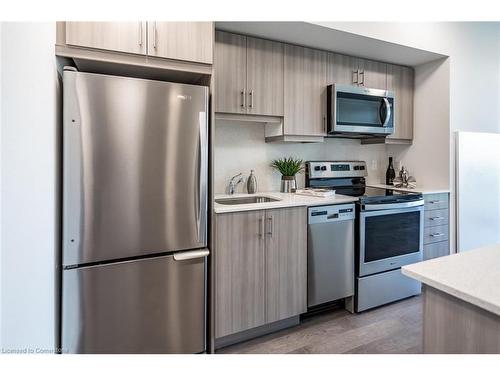 608-7711 Green Vista Gate, Niagara Falls, ON - Indoor Photo Showing Kitchen With Upgraded Kitchen