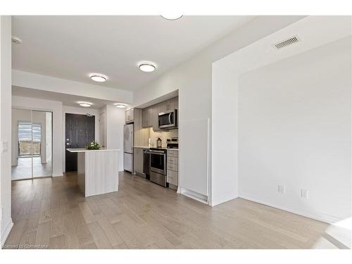 608-7711 Green Vista Gate, Niagara Falls, ON - Indoor Photo Showing Kitchen