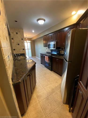 69 Cedarville Drive, Hamilton, ON - Indoor Photo Showing Kitchen