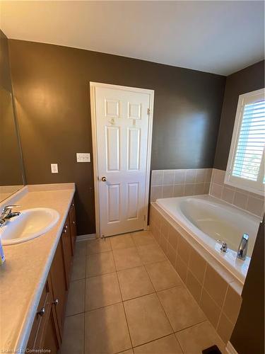 69 Cedarville Drive, Hamilton, ON - Indoor Photo Showing Bathroom