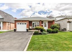 698 Acadia Drive  Hamilton, ON L8W 3V2