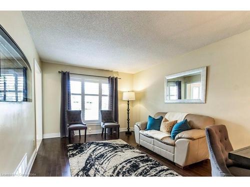 698 Acadia Drive, Hamilton, ON - Indoor Photo Showing Living Room