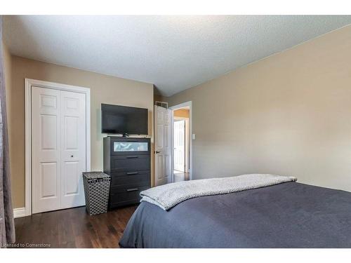 698 Acadia Drive, Hamilton, ON - Indoor Photo Showing Bedroom