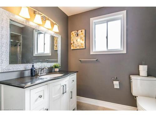 698 Acadia Drive, Hamilton, ON - Indoor Photo Showing Bathroom