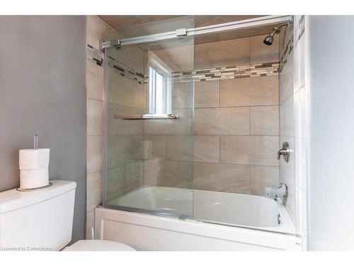 698 Acadia Drive, Hamilton, ON - Indoor Photo Showing Bathroom