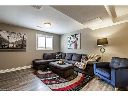 698 Acadia Drive, Hamilton, ON - Indoor Photo Showing Living Room