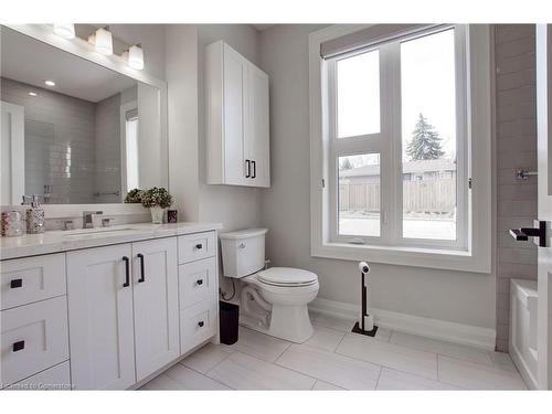 102-257 Millen Road, Stoney Creek, ON - Indoor Photo Showing Bathroom