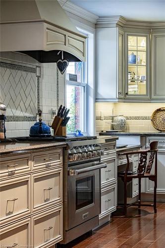 90 Robinhood Drive, Dundas, ON - Indoor Photo Showing Kitchen