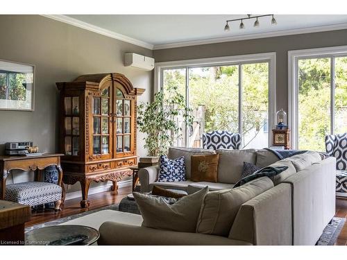 90 Robinhood Drive, Dundas, ON - Indoor Photo Showing Living Room