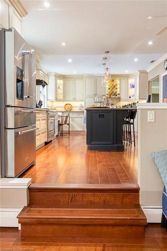 90 Robinhood Drive, Dundas, ON - Indoor Photo Showing Kitchen