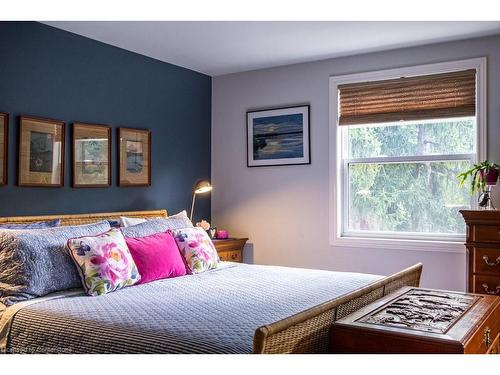 90 Robinhood Drive, Dundas, ON - Indoor Photo Showing Bedroom