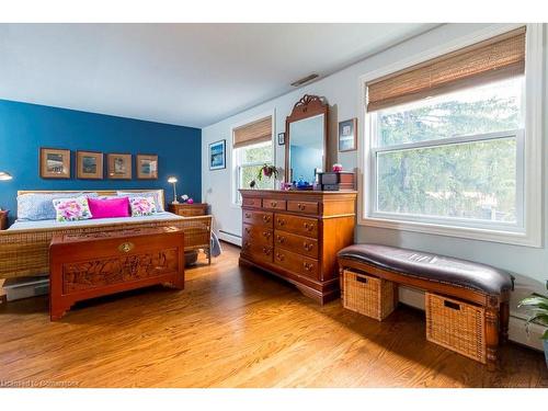 90 Robinhood Drive, Dundas, ON - Indoor Photo Showing Bedroom