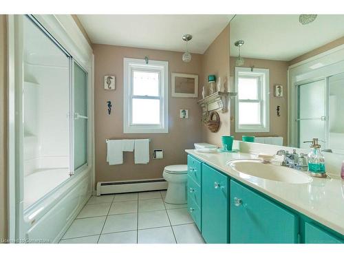 90 Robinhood Drive, Dundas, ON - Indoor Photo Showing Bathroom