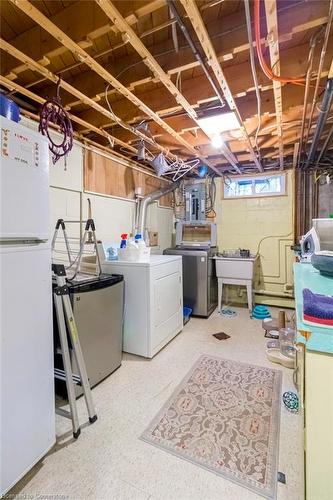 90 Robinhood Drive, Dundas, ON - Indoor Photo Showing Laundry Room