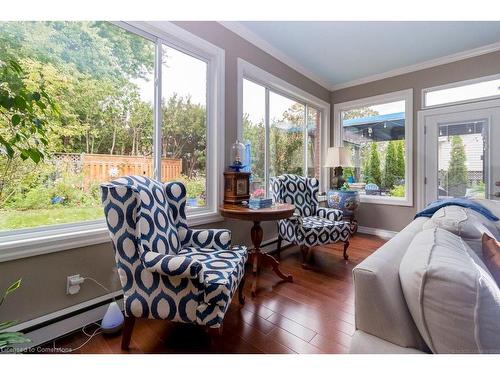 90 Robinhood Drive, Dundas, ON - Indoor Photo Showing Living Room