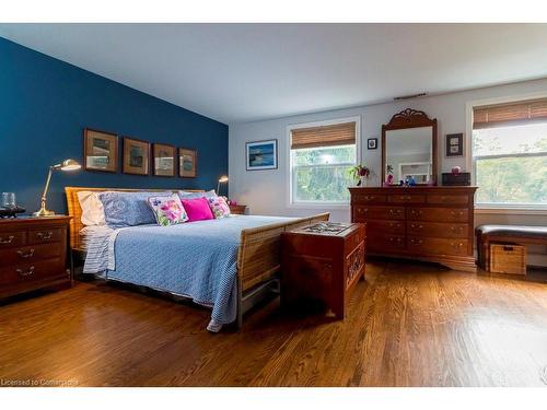 90 Robinhood Drive, Dundas, ON - Indoor Photo Showing Bedroom