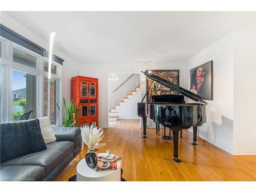 340 Southcote Road, Ancaster, ON - Indoor Photo Showing Living Room