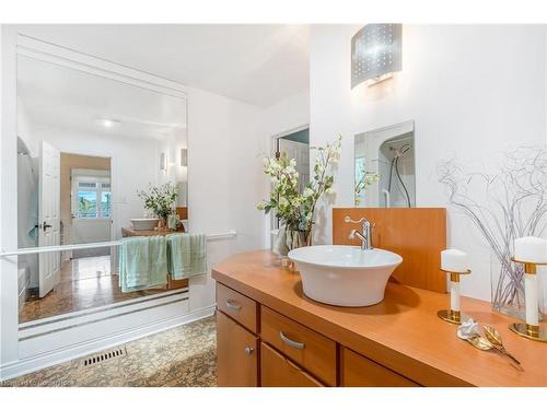 340 Southcote Road, Ancaster, ON - Indoor Photo Showing Bathroom