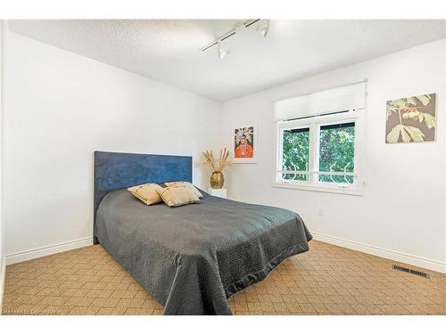 340 Southcote Road, Ancaster, ON - Indoor Photo Showing Bedroom