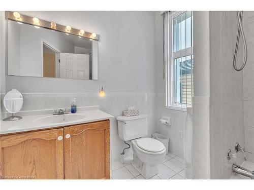 260 Bay Street N, Hamilton, ON - Indoor Photo Showing Bathroom