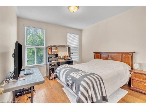 260 Bay Street N, Hamilton, ON - Indoor Photo Showing Bedroom