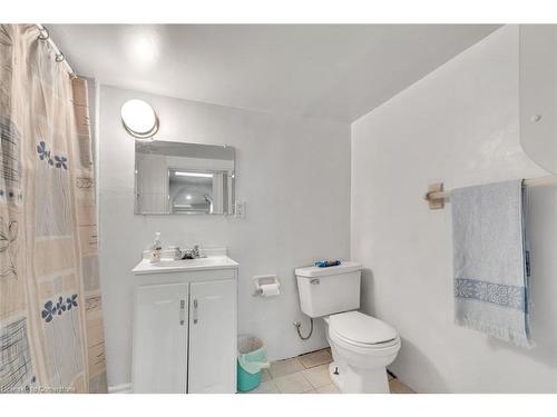 260 Bay Street N, Hamilton, ON - Indoor Photo Showing Bathroom