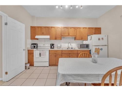 260 Bay Street N, Hamilton, ON - Indoor Photo Showing Kitchen