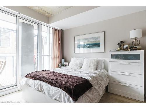 212-5 Hanna Avenue, Toronto, ON - Indoor Photo Showing Bedroom