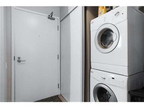 212-5 Hanna Avenue, Toronto, ON - Indoor Photo Showing Laundry Room