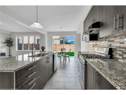 3 Kelso Drive, Caledonia, ON - Indoor Photo Showing Kitchen With Double Sink With Upgraded Kitchen