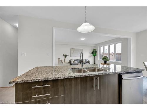 3 Kelso Drive, Caledonia, ON - Indoor Photo Showing Kitchen With Double Sink With Upgraded Kitchen