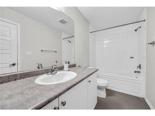 3 Kelso Drive, Caledonia, ON - Indoor Photo Showing Bathroom