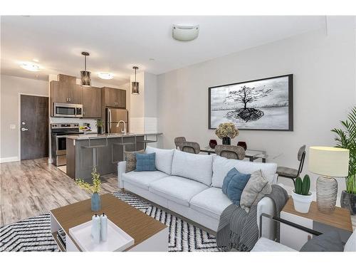 418-118 King Street E, Hamilton, ON - Indoor Photo Showing Living Room