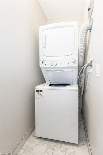 418-118 King Street E, Hamilton, ON - Indoor Photo Showing Laundry Room