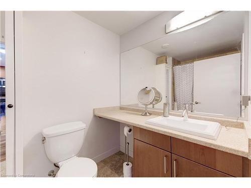 1604-551 Maple Avenue, Burlington, ON - Indoor Photo Showing Bathroom