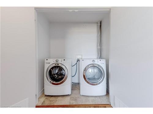 1604-551 Maple Avenue, Burlington, ON - Indoor Photo Showing Laundry Room