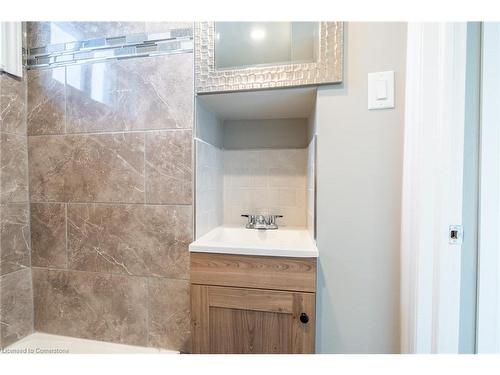 470 Ferguson Avenue N, Hamilton, ON - Indoor Photo Showing Bathroom