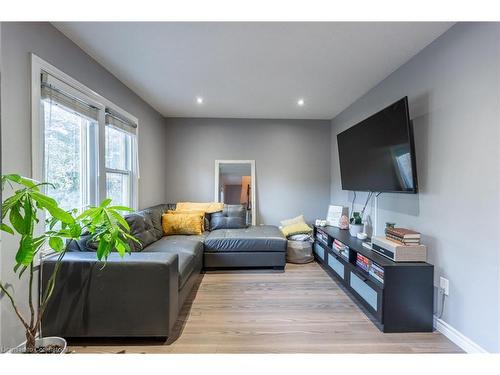 5 York Street, St. Catharines, ON - Indoor Photo Showing Living Room