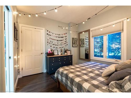 5 York Street, St. Catharines, ON - Indoor Photo Showing Bedroom