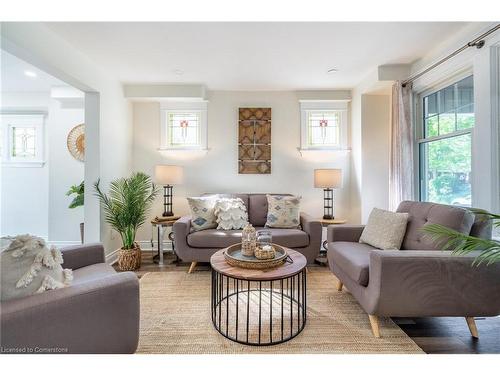 266 Stinson Crescent, Hamilton, ON - Indoor Photo Showing Living Room