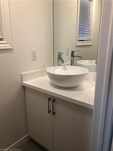 730 Knox Avenue, Hamilton, ON - Indoor Photo Showing Bathroom