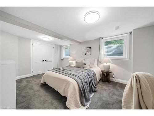 6 Pleasant Avenue, Dundas, ON - Indoor Photo Showing Bedroom