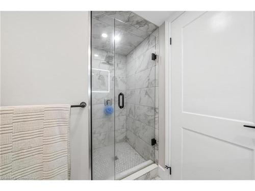 6 Pleasant Avenue, Dundas, ON - Indoor Photo Showing Bathroom